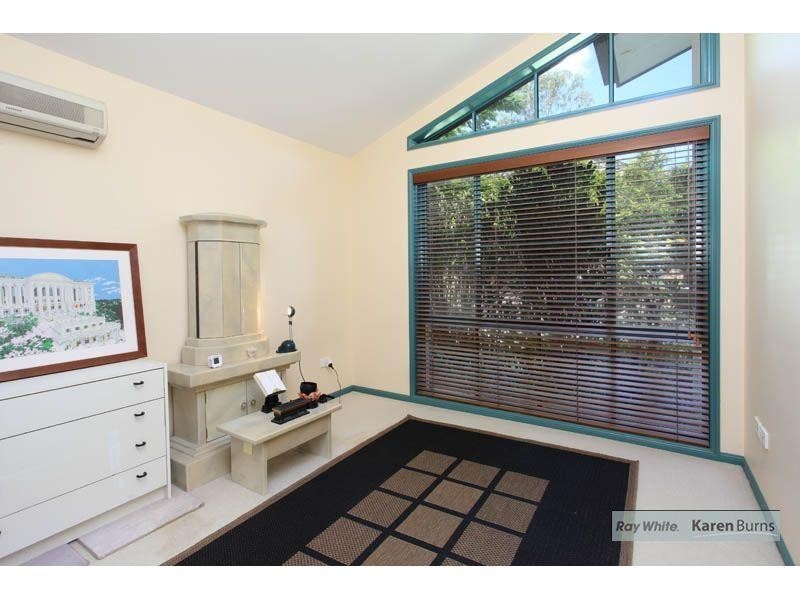 3 Kingfisher Place, Chapel Hill QLD 4069