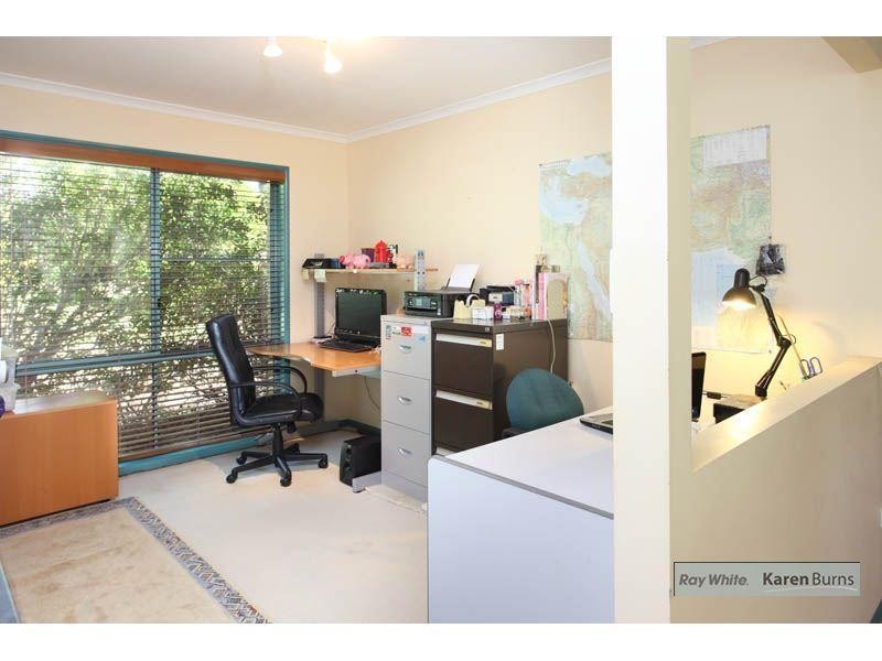 3 Kingfisher Place, Chapel Hill QLD 4069