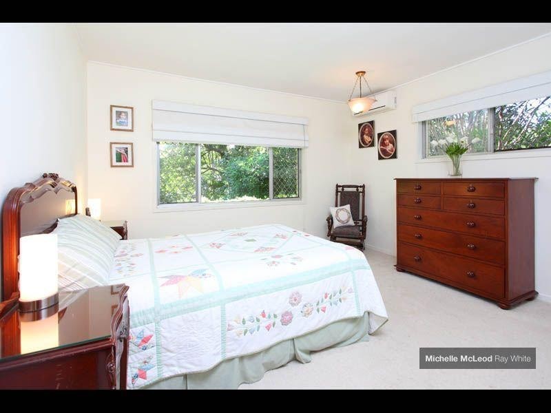 40 Gleneagle Street, Kenmore QLD 4069