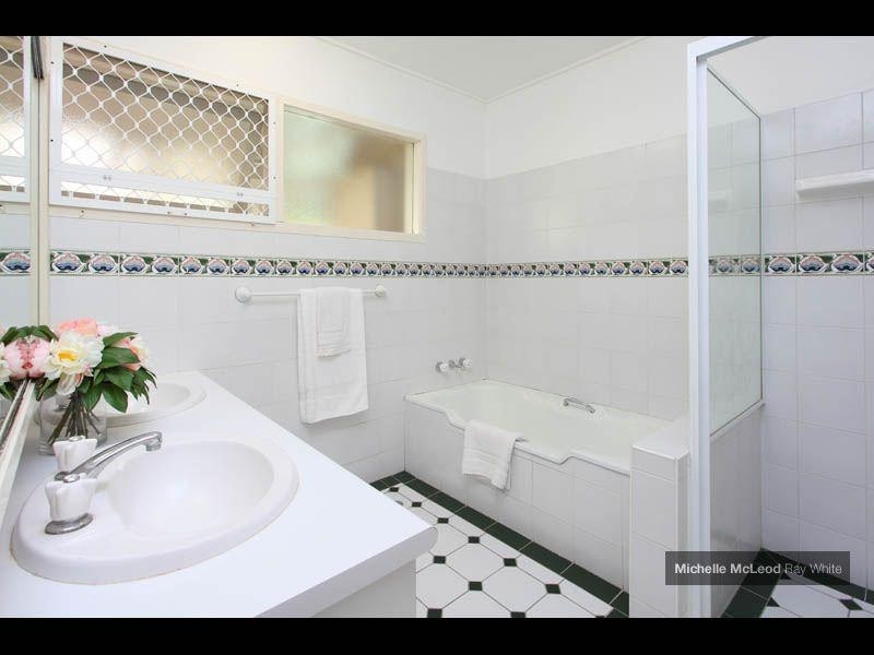 40 Gleneagle Street, Kenmore QLD 4069