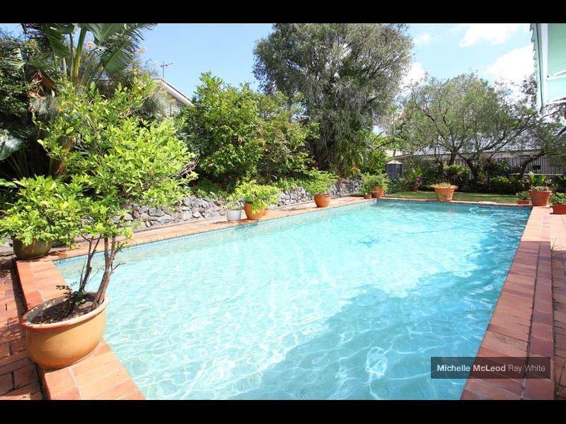 40 Gleneagle Street, Kenmore QLD 4069