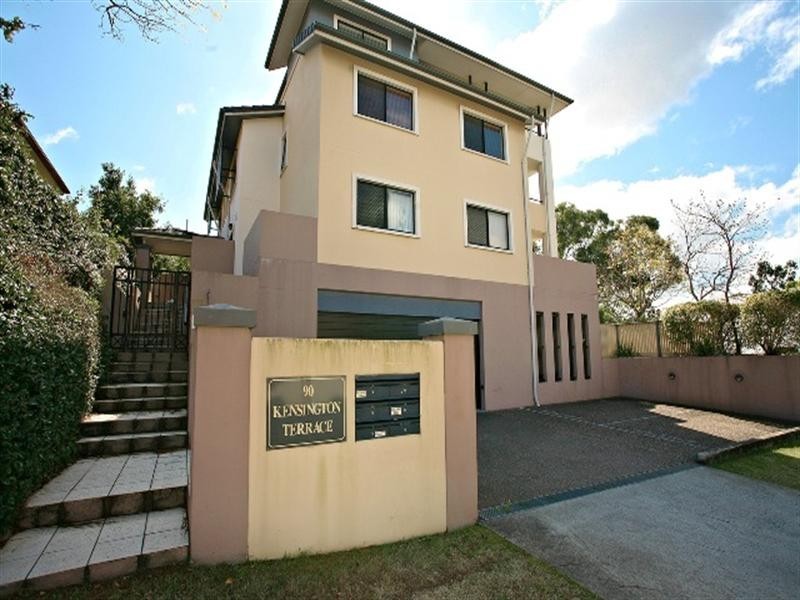 3/90 Kensington Terrace, Toowong QLD 4066