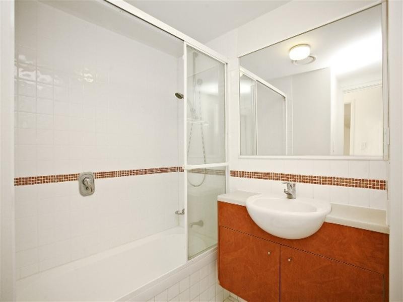 3/90 Kensington Terrace, Toowong QLD 4066