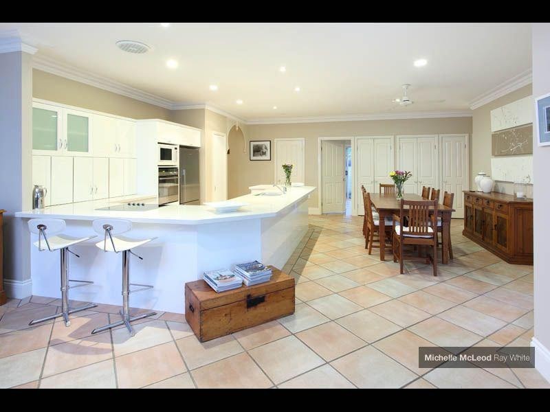 30 Kirkdale Road, Chapel Hill QLD 4069