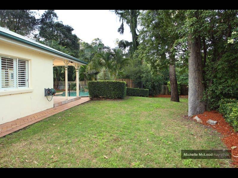 30 Kirkdale Road, Chapel Hill QLD 4069