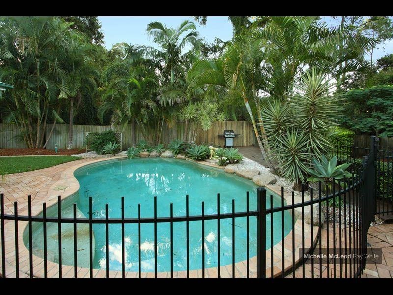 30 Kirkdale Road, Chapel Hill QLD 4069