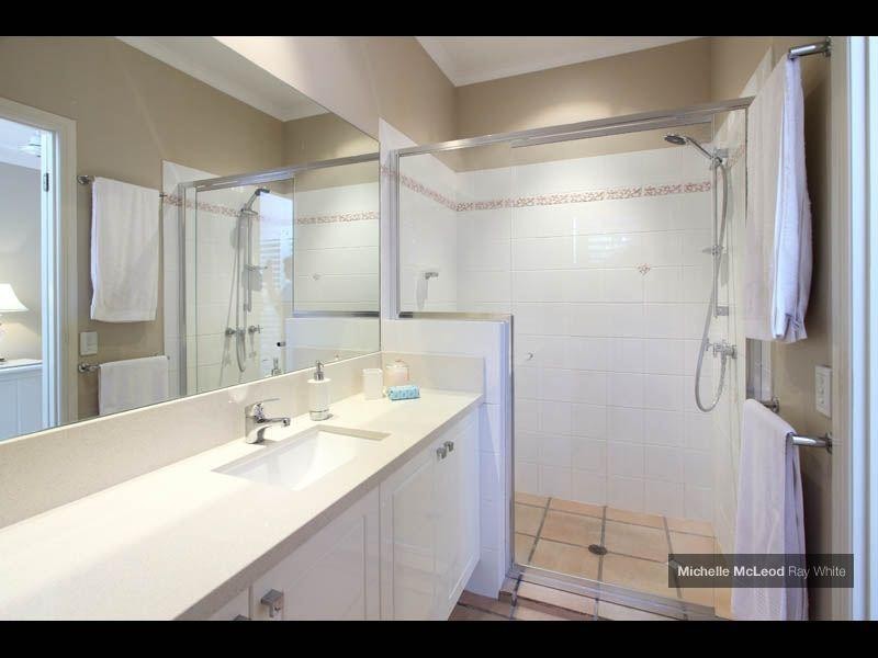 30 Kirkdale Road, Chapel Hill QLD 4069