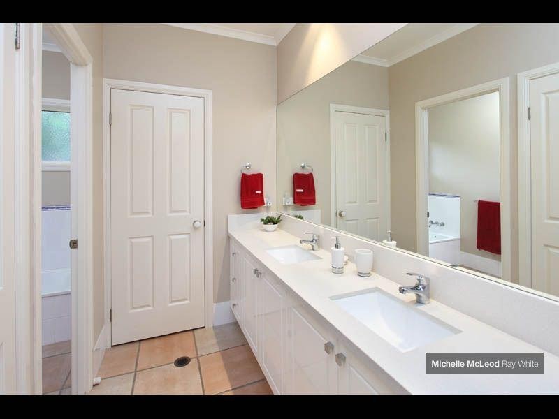 30 Kirkdale Road, Chapel Hill QLD 4069