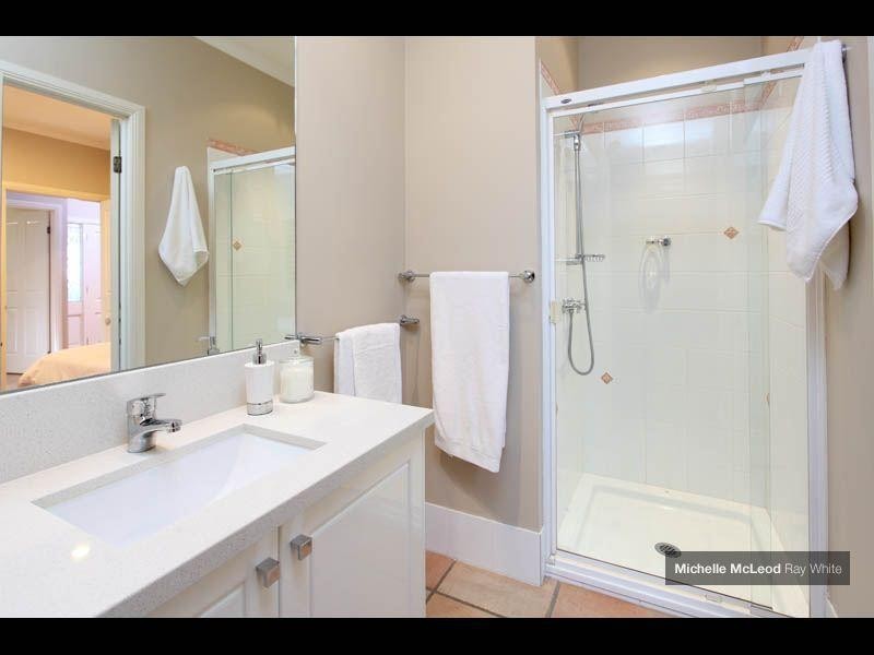 30 Kirkdale Road, Chapel Hill QLD 4069