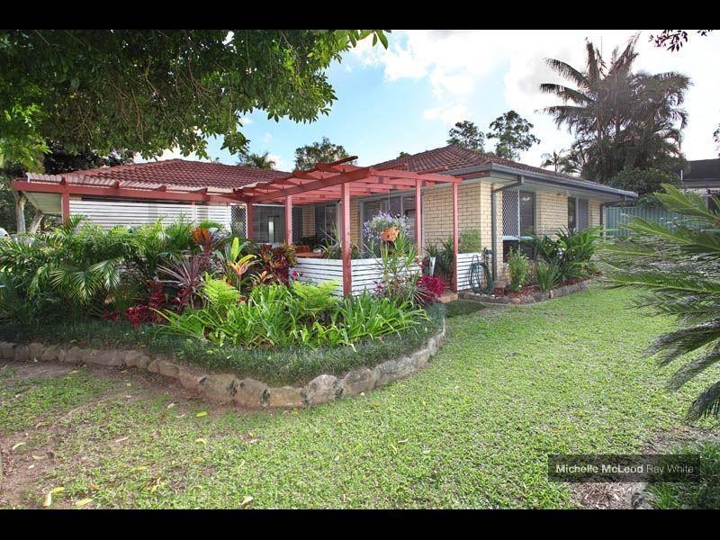 9 Moondarra Street, Chapel Hill QLD 4069