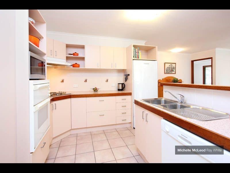 9 Moondarra Street, Chapel Hill QLD 4069