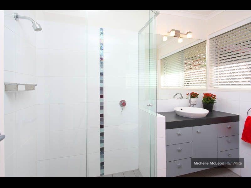 9 Moondarra Street, Chapel Hill QLD 4069