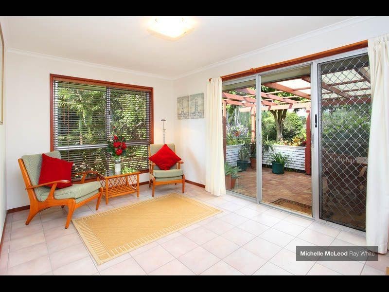 9 Moondarra Street, Chapel Hill QLD 4069