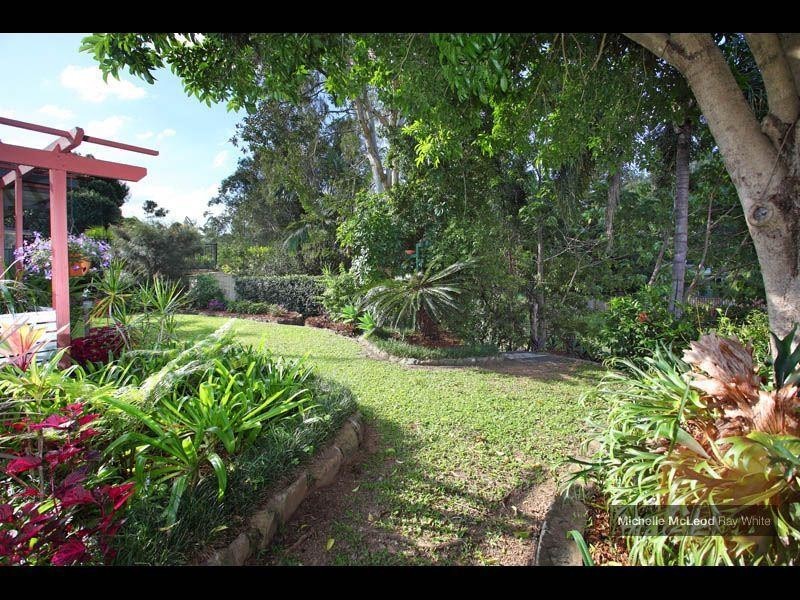 9 Moondarra Street, Chapel Hill QLD 4069