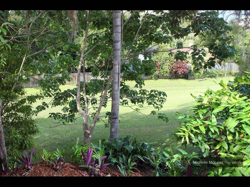 9 Moondarra Street, Chapel Hill QLD 4069