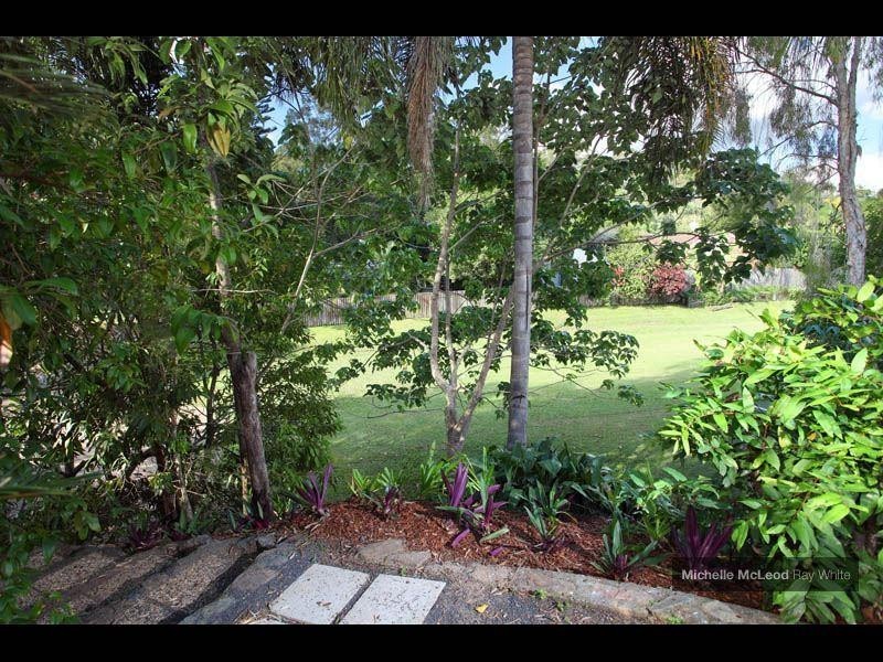 9 Moondarra Street, Chapel Hill QLD 4069