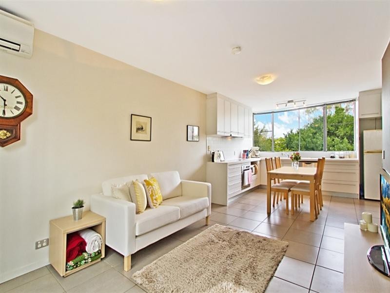 1/18 Holmes Street, Toowong QLD 4066