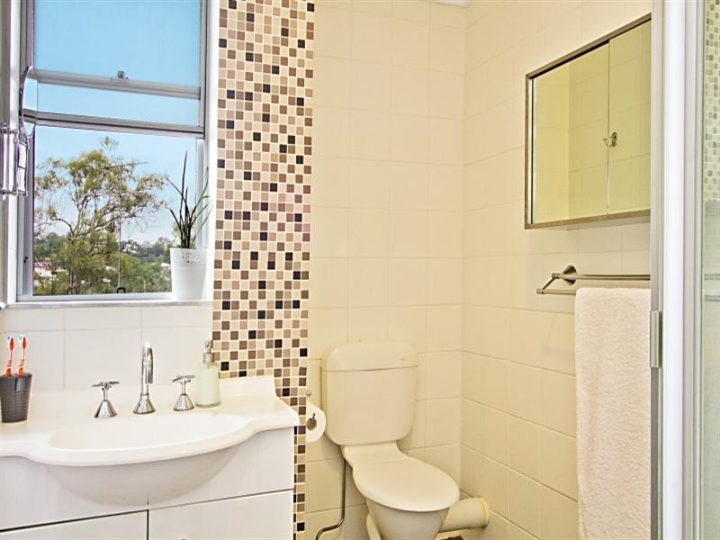 1/18 Holmes Street, Toowong QLD 4066