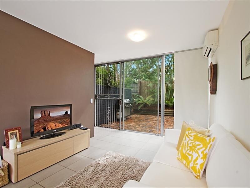 1/18 Holmes Street, Toowong QLD 4066