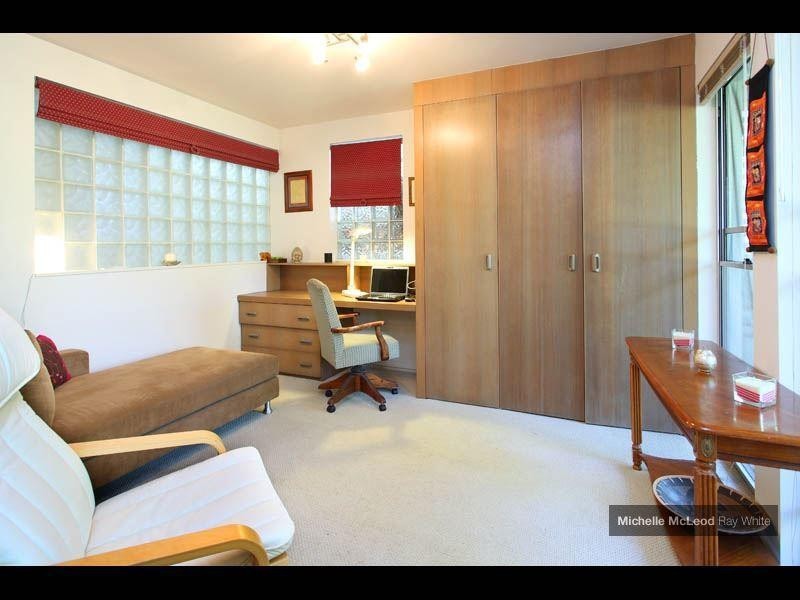 20 Stralock Street, Chapel Hill QLD 4069