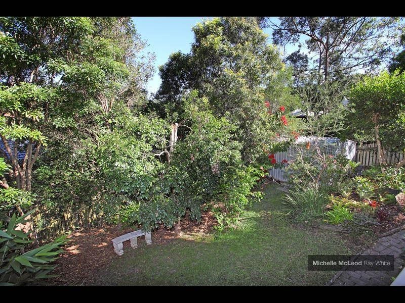 20 Stralock Street, Chapel Hill QLD 4069