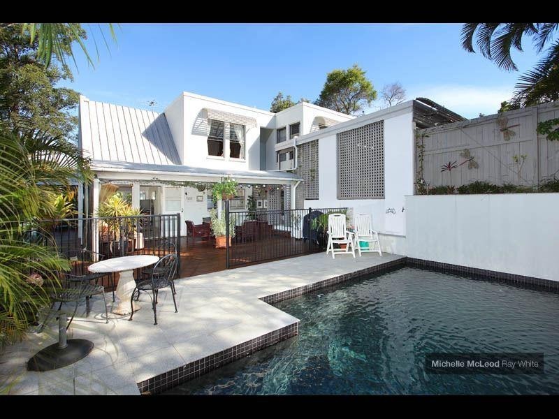 20 Stralock Street, Chapel Hill QLD 4069