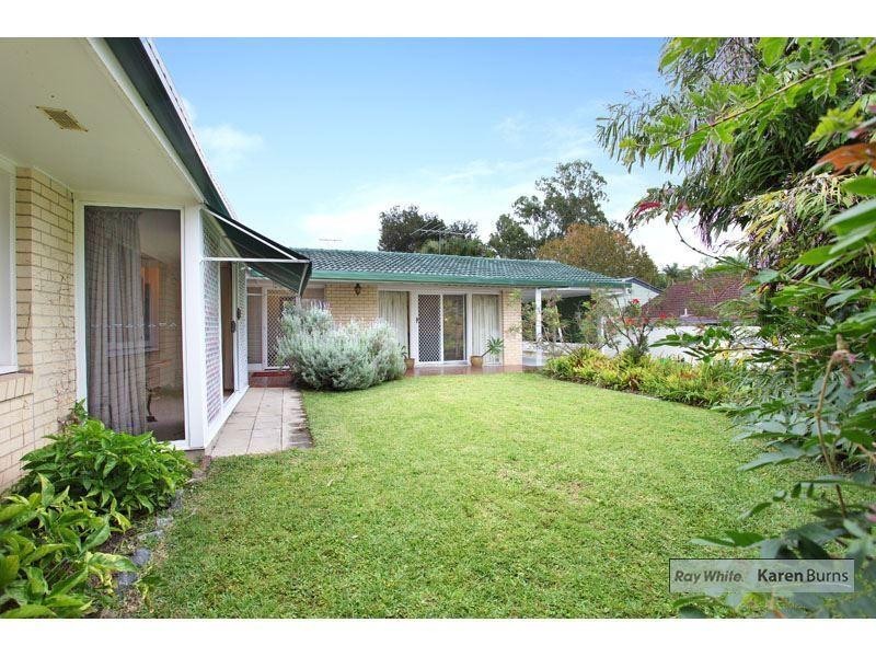 5 Lochiel Street, Kenmore QLD 4069