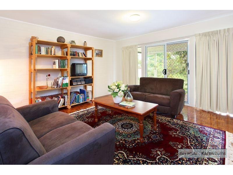 5 Lochiel Street, Kenmore QLD 4069