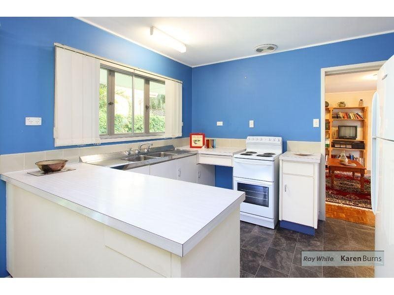 5 Lochiel Street, Kenmore QLD 4069