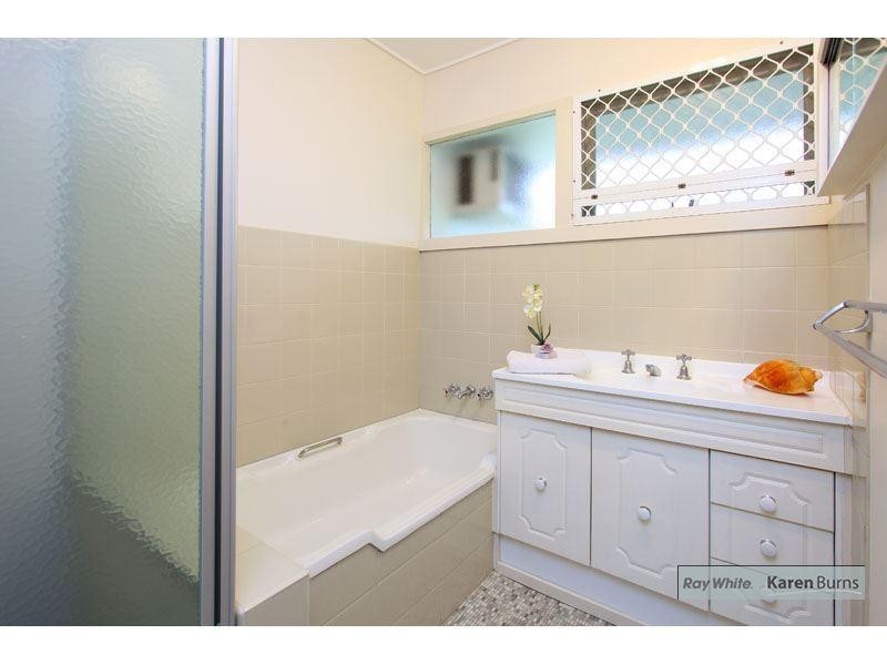 5 Lochiel Street, Kenmore QLD 4069