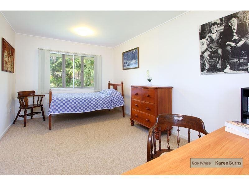 5 Lochiel Street, Kenmore QLD 4069