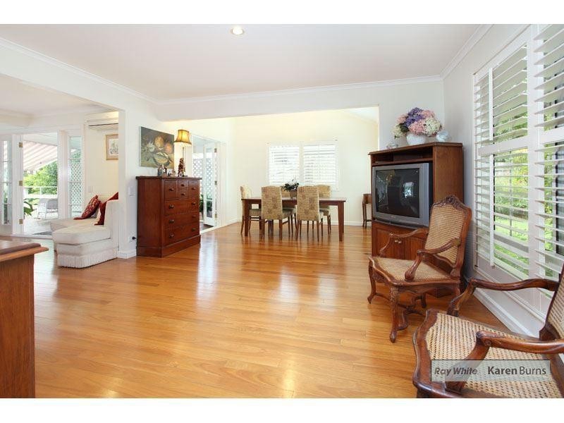 24 Sleaford Street, Chapel Hill QLD 4069