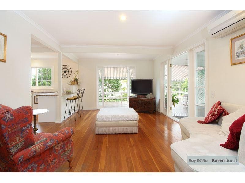 24 Sleaford Street, Chapel Hill QLD 4069