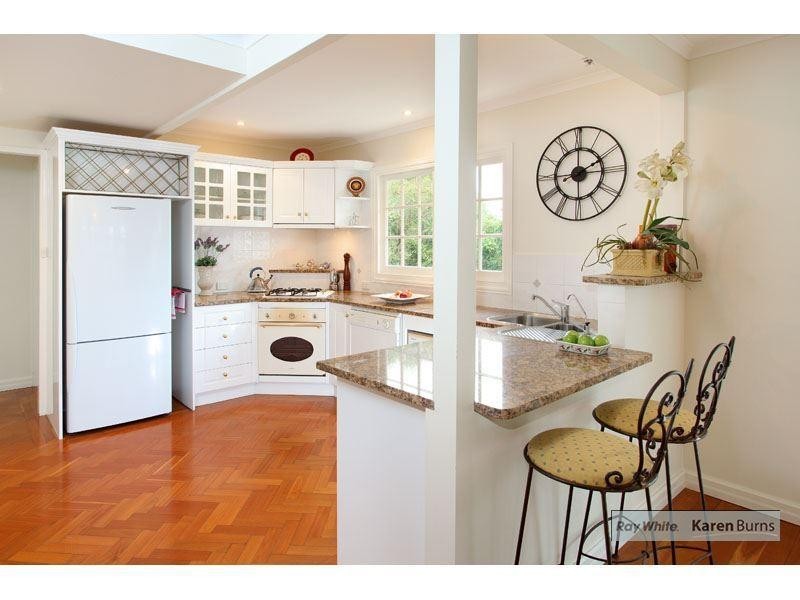 24 Sleaford Street, Chapel Hill QLD 4069