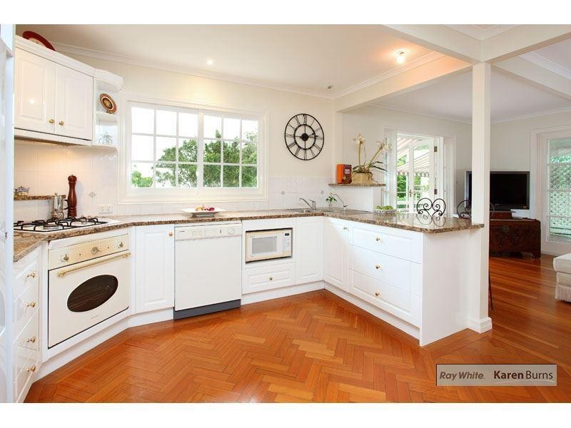 24 Sleaford Street, Chapel Hill QLD 4069