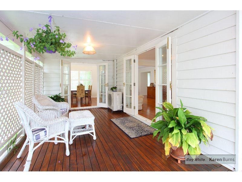 24 Sleaford Street, Chapel Hill QLD 4069