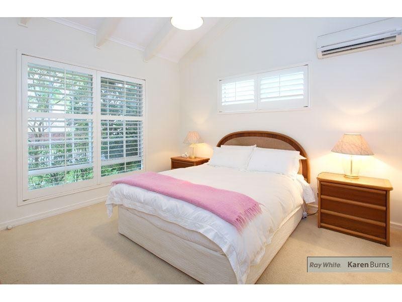 24 Sleaford Street, Chapel Hill QLD 4069