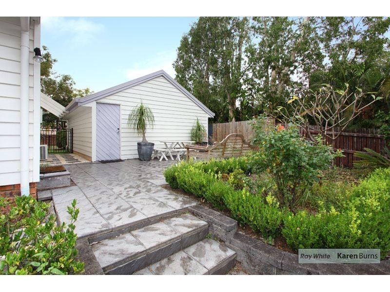 24 Sleaford Street, Chapel Hill QLD 4069