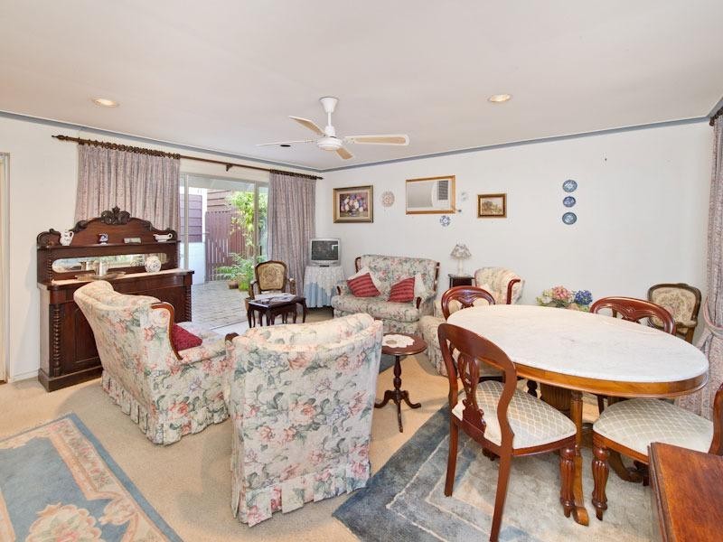 53 Goldsbrough Road, Taringa QLD 4068