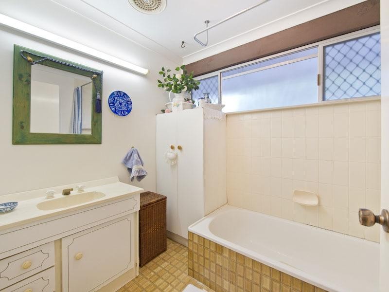 53 Goldsbrough Road, Taringa QLD 4068