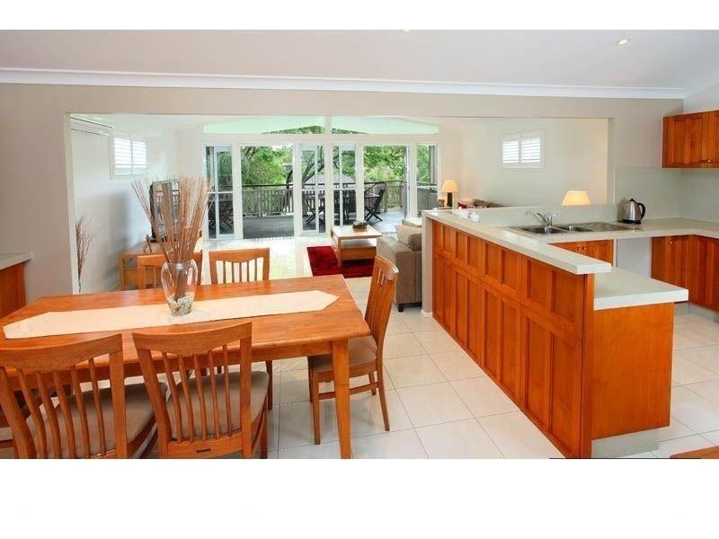 33 Burns Parade, Chapel Hill QLD 4069