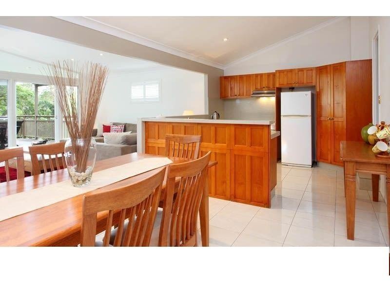 33 Burns Parade, Chapel Hill QLD 4069