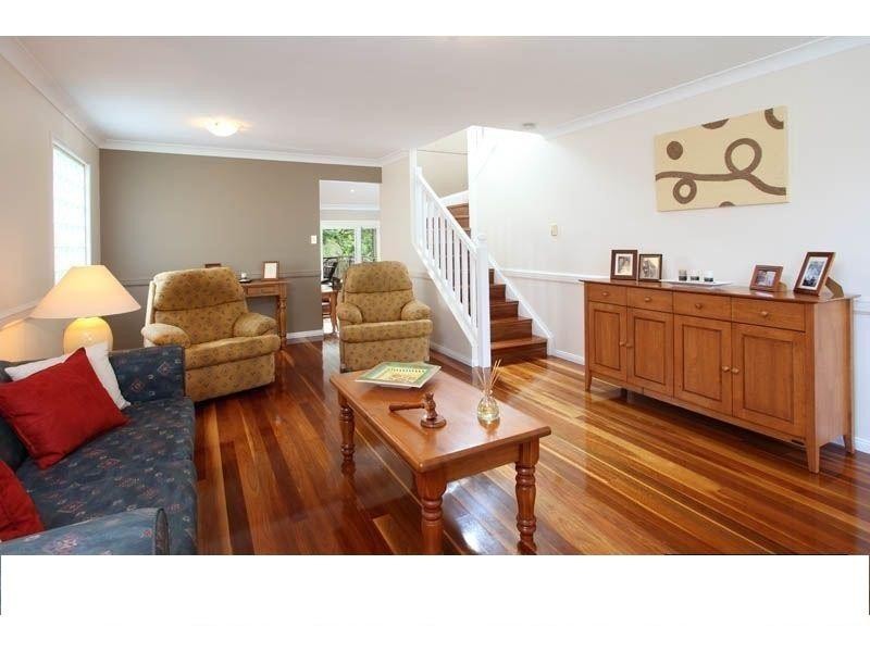 33 Burns Parade, Chapel Hill QLD 4069