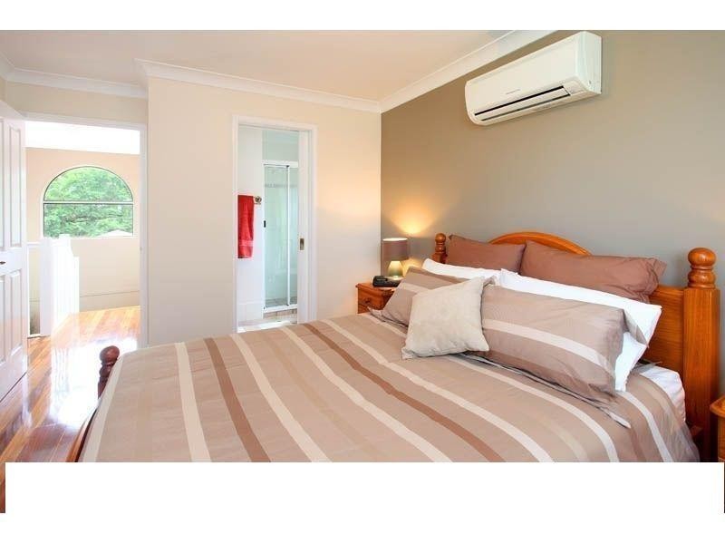 33 Burns Parade, Chapel Hill QLD 4069