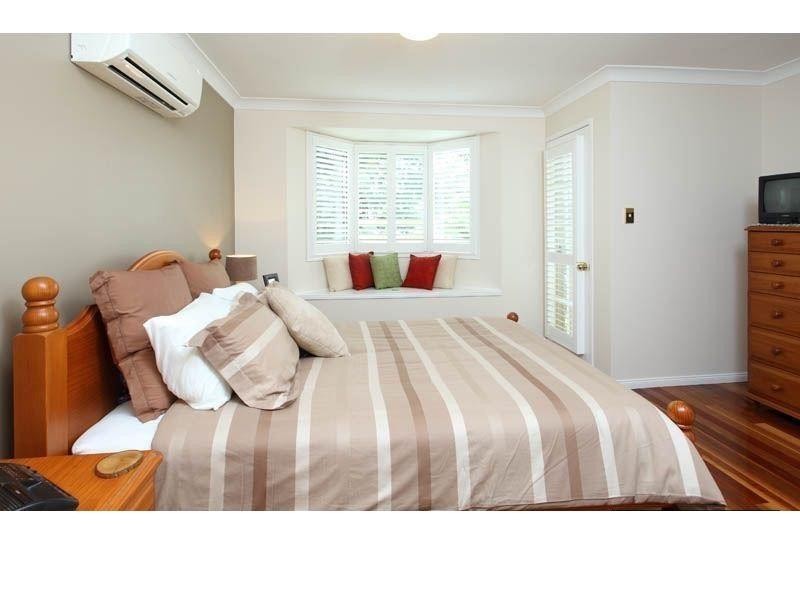 33 Burns Parade, Chapel Hill QLD 4069