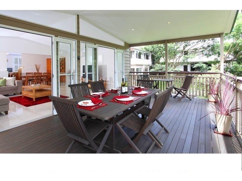 33 Burns Parade, Chapel Hill QLD 4069