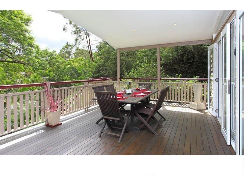 33 Burns Parade, Chapel Hill QLD 4069