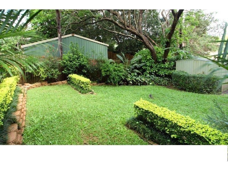 33 Burns Parade, Chapel Hill QLD 4069