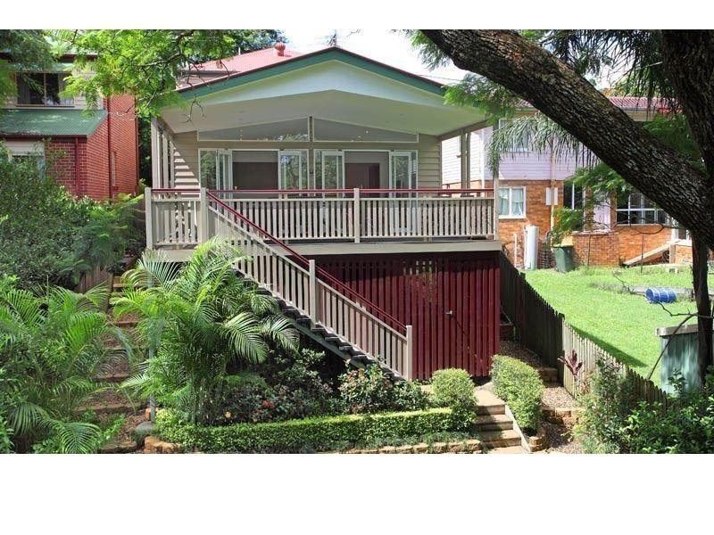 33 Burns Parade, Chapel Hill QLD 4069