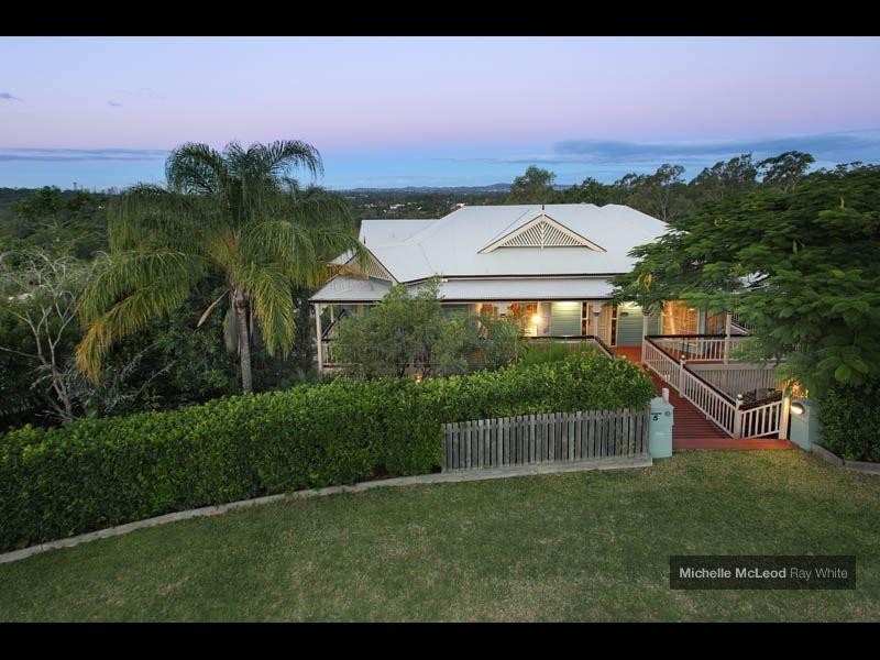 5 Maculata Drive, Chapel Hill QLD 4069